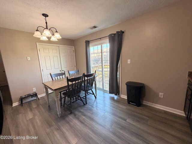 322 Gentry Ln, Mt Washington, KY 40047
