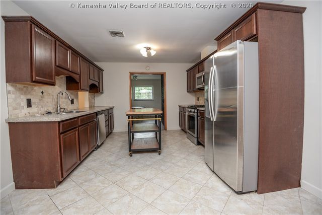 941 S Walnut Street, St Albans, WV 25177