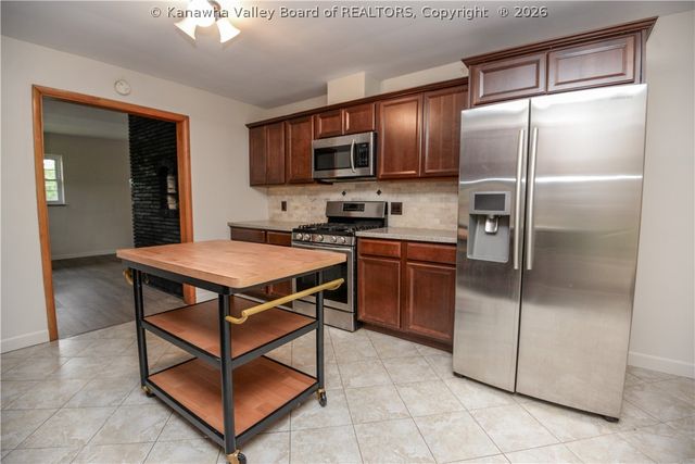 941 S Walnut Street, St Albans, WV 25177