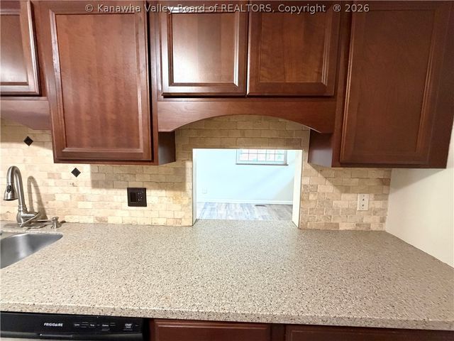941 S Walnut Street, St Albans, WV 25177