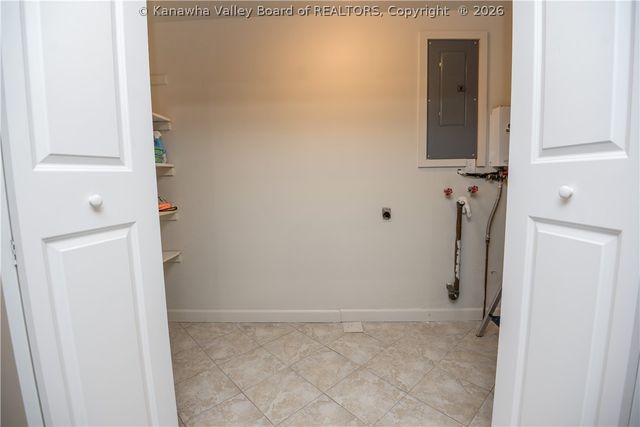 941 S Walnut Street, St Albans, WV 25177