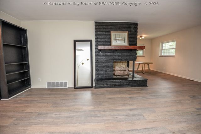 941 S Walnut Street, St Albans, WV 25177