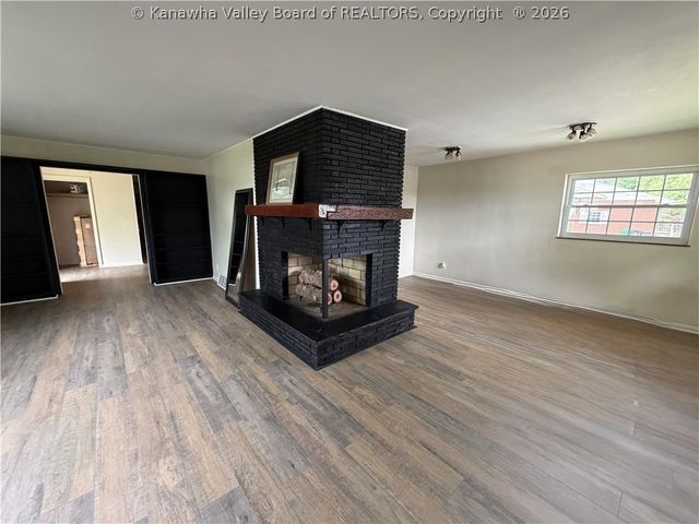 941 S Walnut Street, St Albans, WV 25177