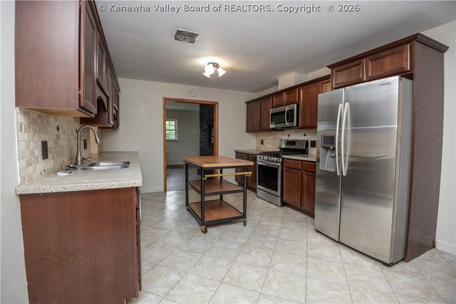 941 S Walnut Street, St Albans, WV 25177