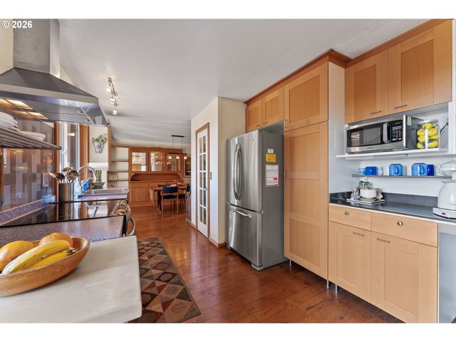 15870 PELICAN BAY Dr, Brookings, OR 97415