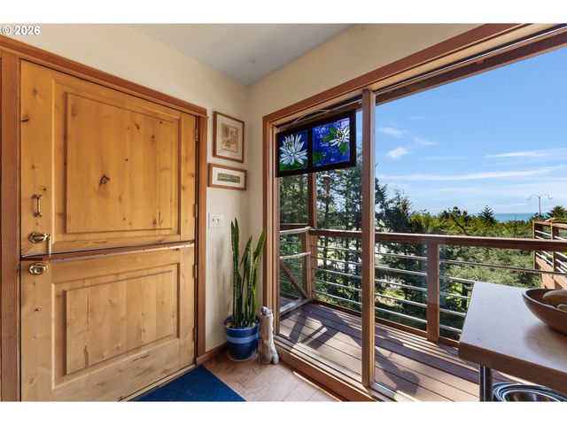 15870 PELICAN BAY Dr, Brookings, OR 97415
