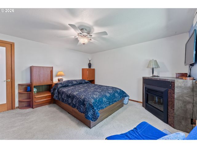 15870 PELICAN BAY Dr, Brookings, OR 97415