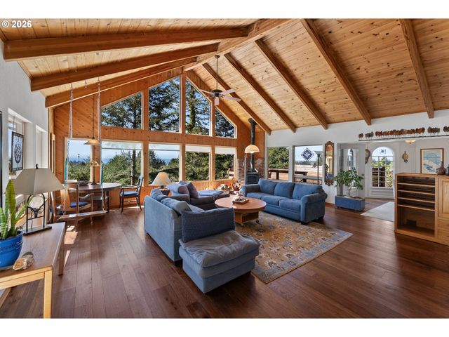 15870 PELICAN BAY Dr, Brookings, OR 97415