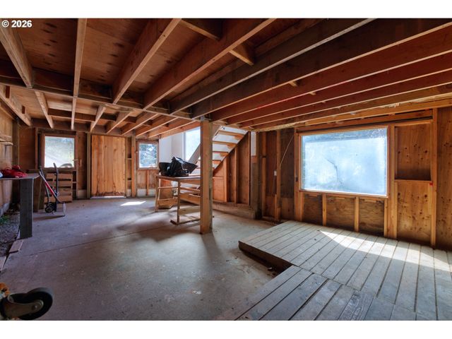15870 PELICAN BAY Dr, Brookings, OR 97415
