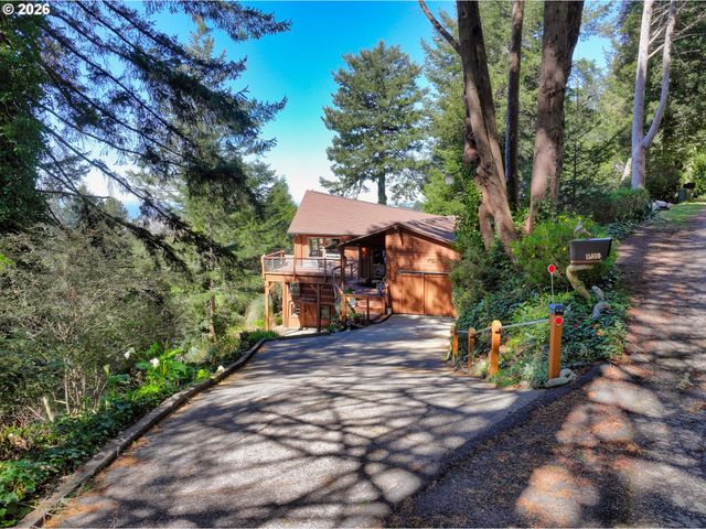 15870 PELICAN BAY Dr, Brookings, OR 97415