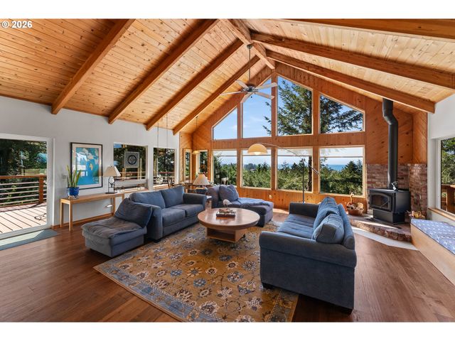 15870 PELICAN BAY Dr, Brookings, OR 97415
