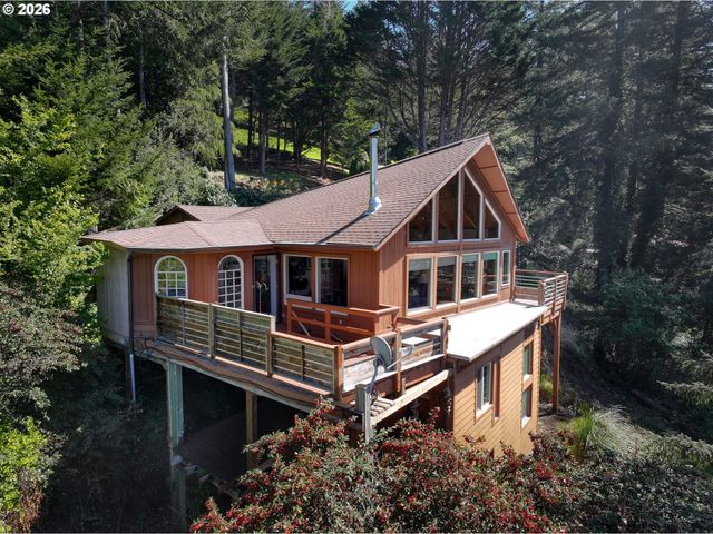 15870 PELICAN BAY Dr, Brookings, OR 97415