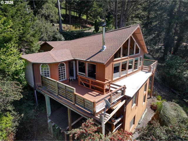 15870 PELICAN BAY Dr, Brookings, OR 97415