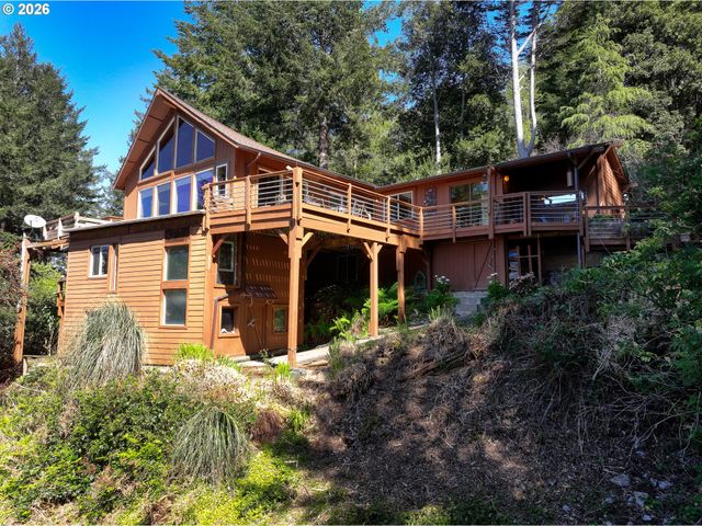 15870 PELICAN BAY Dr, Brookings, OR 97415