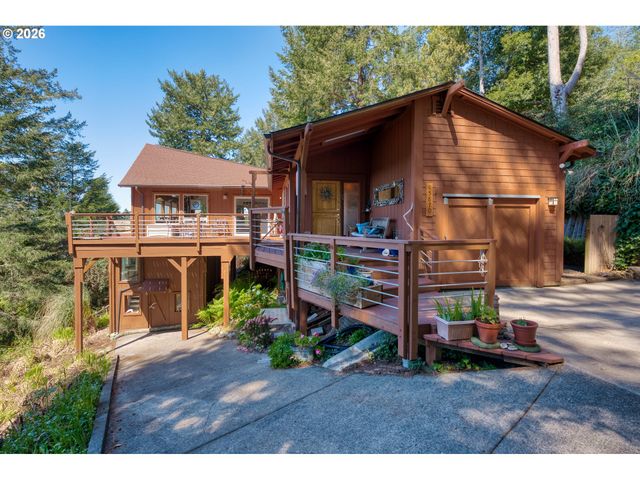 15870 PELICAN BAY Dr, Brookings, OR 97415