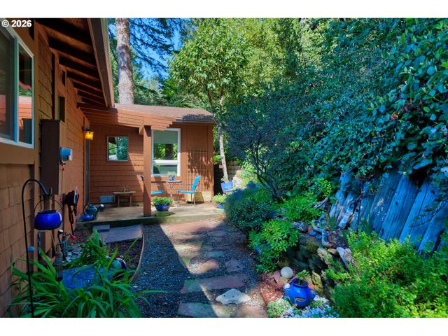 15870 PELICAN BAY Dr, Brookings, OR 97415