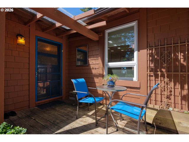 15870 PELICAN BAY Dr, Brookings, OR 97415