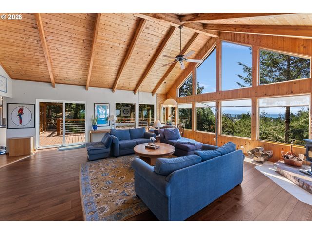 15870 PELICAN BAY Dr, Brookings, OR 97415