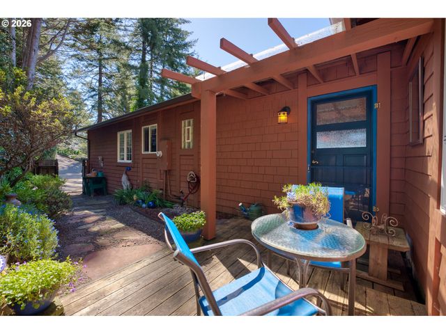15870 PELICAN BAY Dr, Brookings, OR 97415