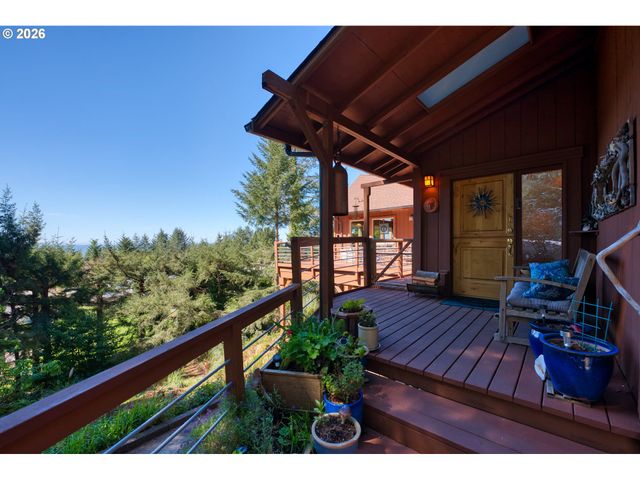 15870 PELICAN BAY Dr, Brookings, OR 97415