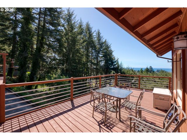 15870 PELICAN BAY Dr, Brookings, OR 97415