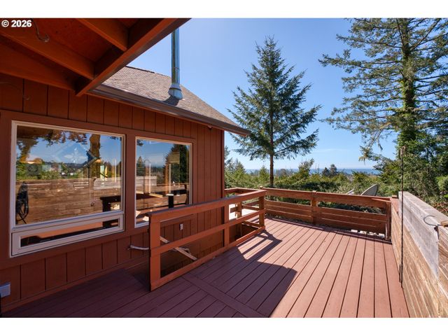 15870 PELICAN BAY Dr, Brookings, OR 97415