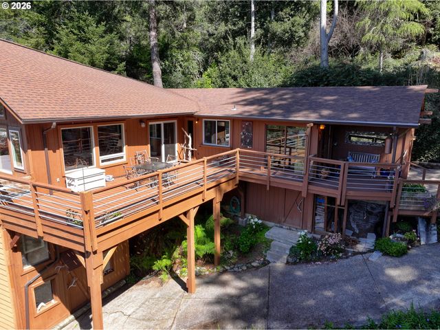 15870 PELICAN BAY Dr, Brookings, OR 97415