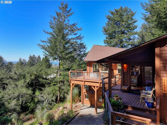 15870 PELICAN BAY Dr, Brookings, OR 97415