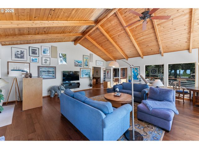 15870 PELICAN BAY Dr, Brookings, OR 97415