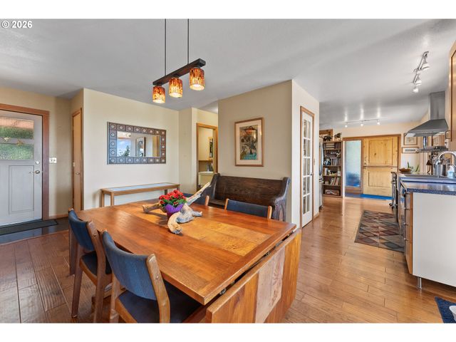 15870 PELICAN BAY Dr, Brookings, OR 97415