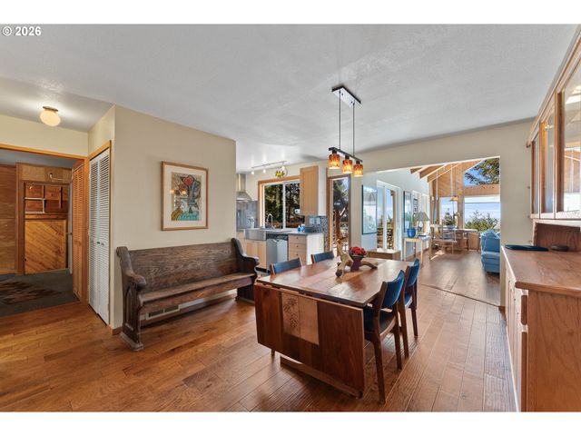 15870 PELICAN BAY Dr, Brookings, OR 97415