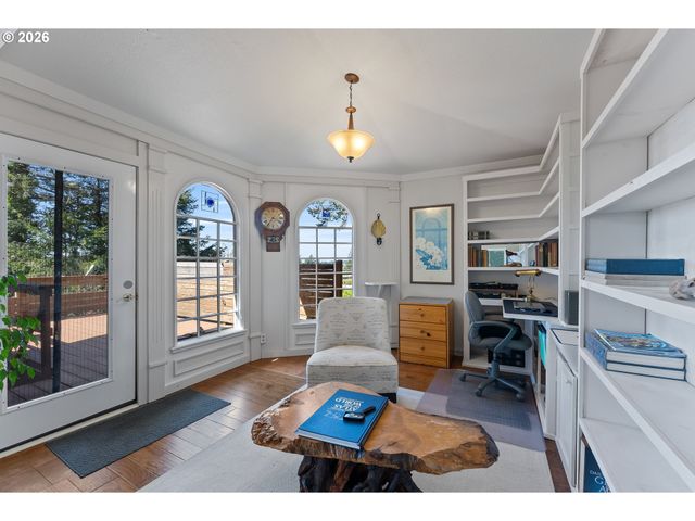 15870 PELICAN BAY Dr, Brookings, OR 97415