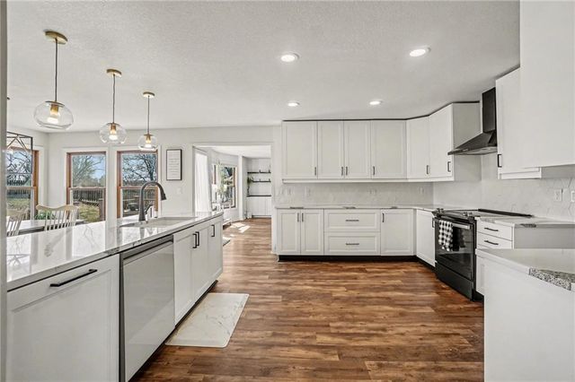 1611 NE 100th Court, Kansas City, MO 64155