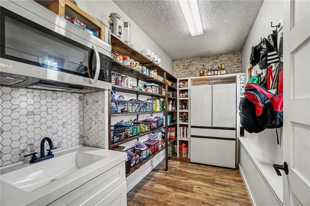 1611 NE 100th Court, Kansas City, MO 64155