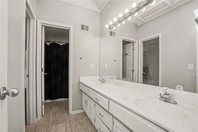 1611 NE 100th Court, Kansas City, MO 64155