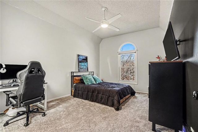 1611 NE 100th Court, Kansas City, MO 64155