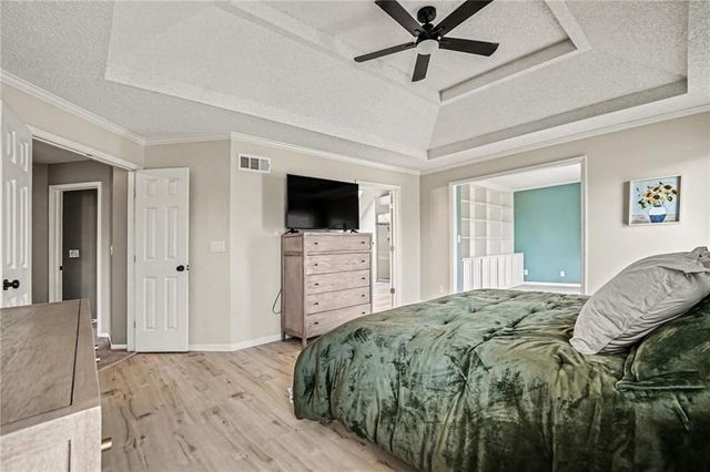 1611 NE 100th Court, Kansas City, MO 64155