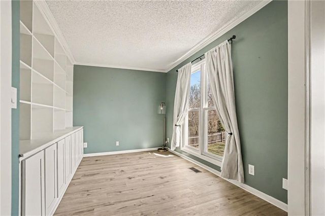 1611 NE 100th Court, Kansas City, MO 64155