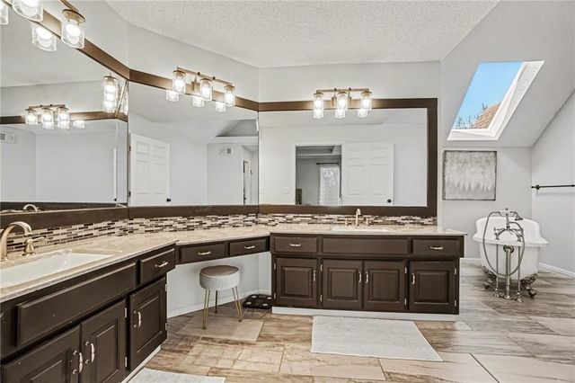 1611 NE 100th Court, Kansas City, MO 64155