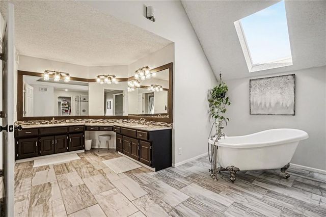 1611 NE 100th Court, Kansas City, MO 64155