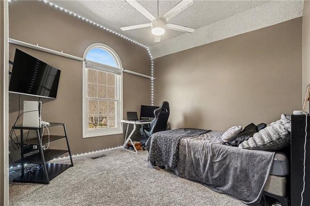 1611 NE 100th Court, Kansas City, MO 64155