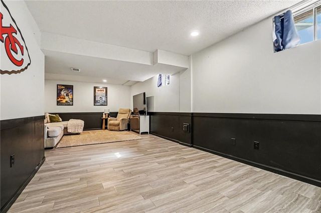 1611 NE 100th Court, Kansas City, MO 64155