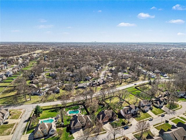 1611 NE 100th Court, Kansas City, MO 64155