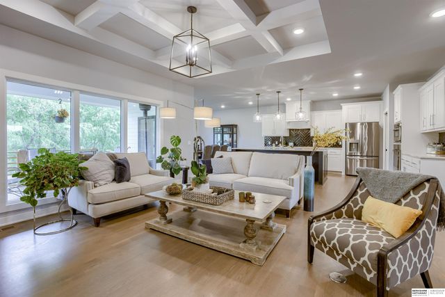 18244 Cheyenne Road, Omaha, NE 68136