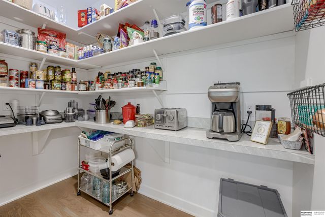 18244 Cheyenne Road, Omaha, NE 68136