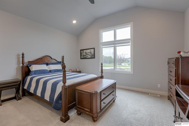 18244 Cheyenne Road, Omaha, NE 68136