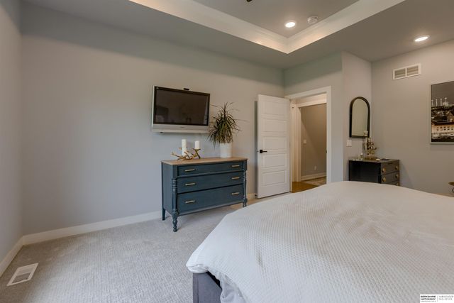 18244 Cheyenne Road, Omaha, NE 68136