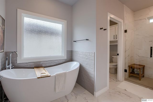 18244 Cheyenne Road, Omaha, NE 68136