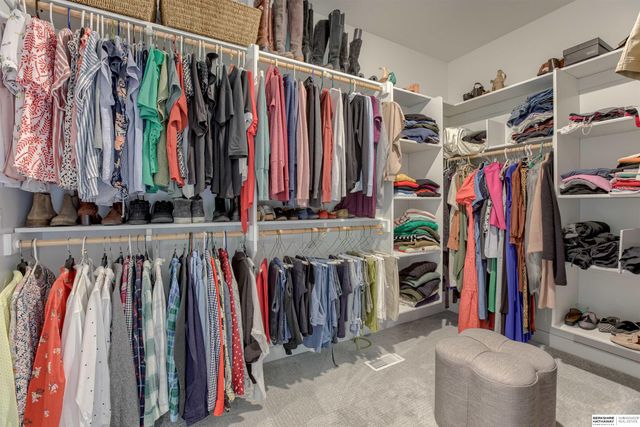 18244 Cheyenne Road, Omaha, NE 68136