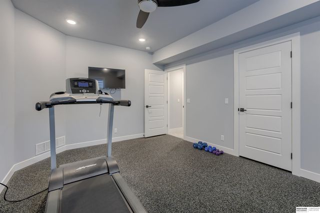 18244 Cheyenne Road, Omaha, NE 68136